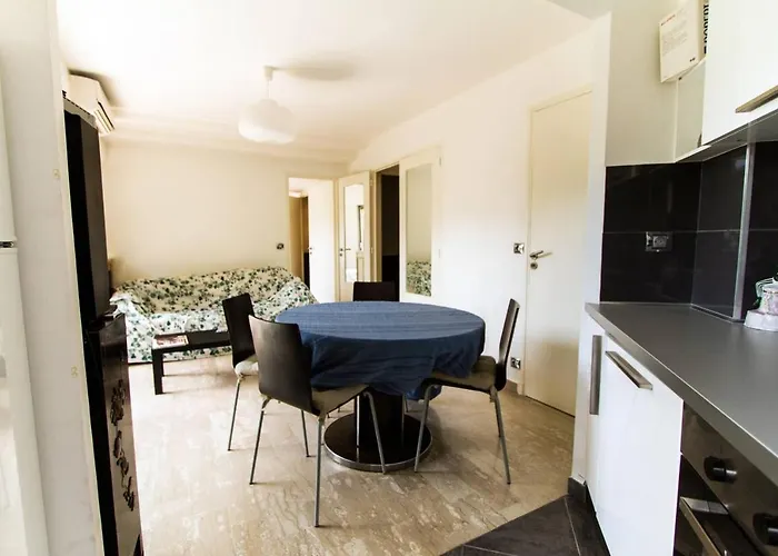 Flat With Gardens Limites Cannes Juste 10 Mns Croisett