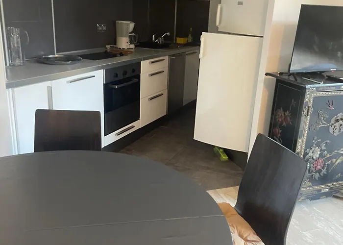 Flat With Gardens Limites Cannes Juste 10 Mns Croisett *